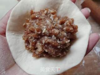 鲜嫩多汁的牛肉包的做法步骤：9