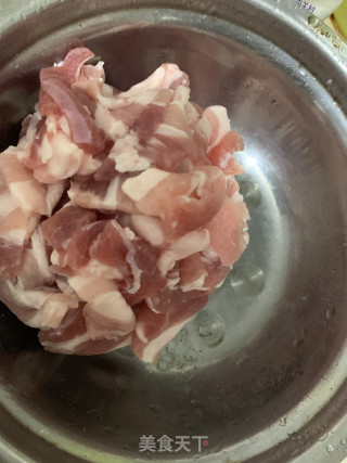 土豆炖五花肉的做法步骤：1