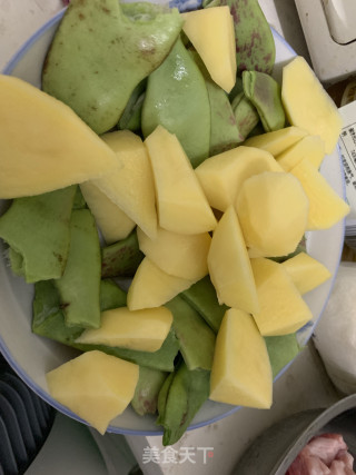 土豆炖五花肉的做法步骤：2