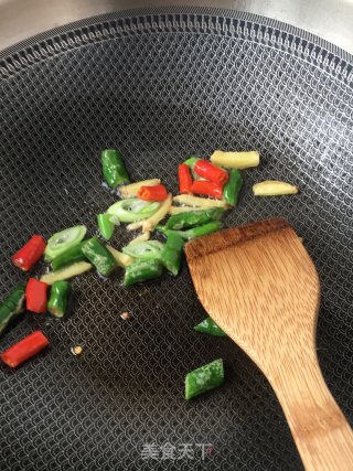 杭椒炒海蟹的做法步骤：7