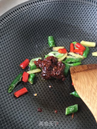 杭椒炒海蟹的做法步骤：9