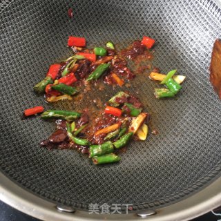 杭椒炒海蟹的做法步骤：10