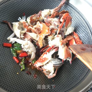 杭椒炒海蟹的做法步骤：11