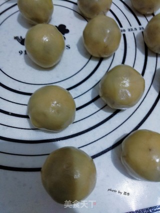 广式豆沙月饼的做法步骤：8