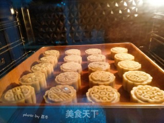 广式豆沙月饼的做法步骤：12