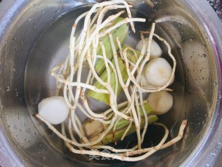 甘蔗鱼腥草马蹄水的做法步骤：2