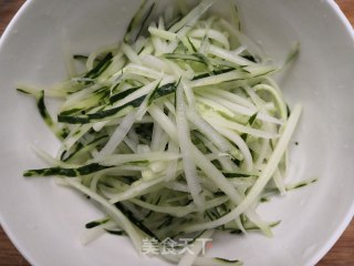 凉拌枸杞黄瓜丝儿的做法步骤：3