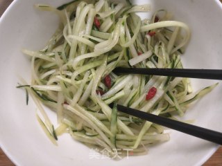 凉拌枸杞黄瓜丝儿的做法步骤：10