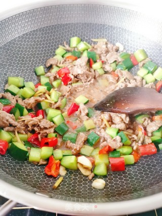 青瓜炒牛肉的做法步骤：9