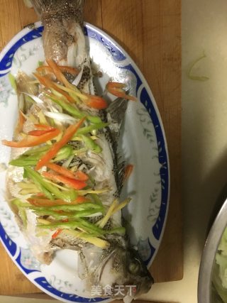 清蒸鲈鱼的做法步骤：6