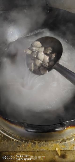 双椒花蛤的做法步骤：2