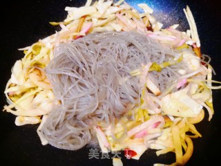 下饭佳品☞泡菜苕粉肉丝的做法步骤：6