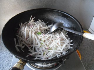 培根萝卜汤的做法步骤：4