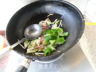 杏鲍菇炒培根的做法步骤：8