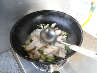 杏鲍菇炒培根的做法步骤：9