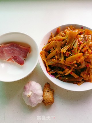 炒腌菜梗的做法步骤：1