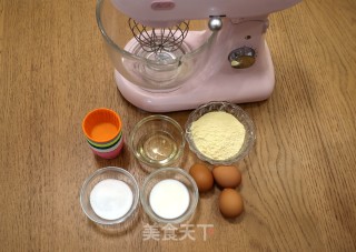 玉米粉海绵杯子蛋糕的做法步骤：1