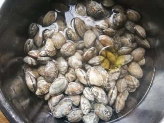 酱泼花蛤的做法步骤：3