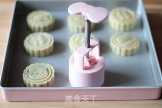 广式月饼全家福的做法步骤：8
