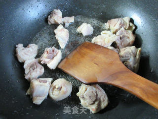 栗子鸡块的做法步骤：3