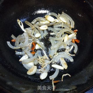 猪皮炒酸菜的做法步骤：6