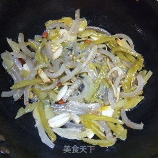 猪皮炒酸菜的做法步骤：7