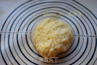 肉松咸蛋黄酥的做法步骤：4