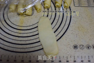 肉松咸蛋黄酥的做法步骤：11
