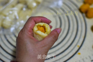 肉松咸蛋黄酥的做法步骤：17
