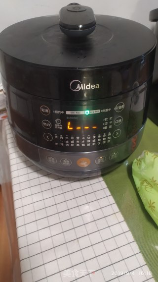 龙骨苹果玉米汤的做法步骤：3