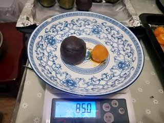 广式蛋黄月饼的做法步骤：10