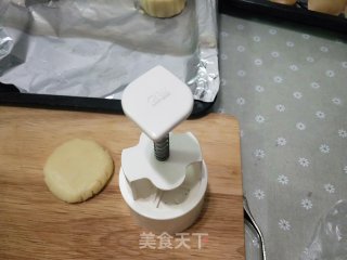 广式蛋黄月饼的做法步骤：23
