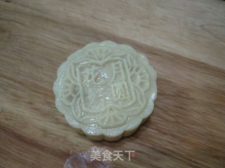 广式蛋黄月饼的做法步骤：24