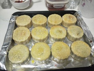 广式蛋黄月饼的做法步骤：28