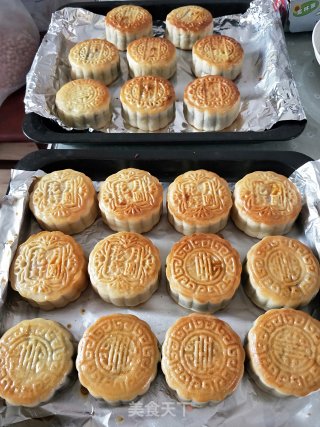 广式蛋黄月饼的做法步骤：31