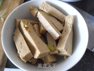 芹菜炒豆腐干的做法步骤：3