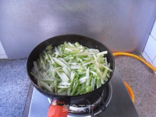 芹菜炒豆腐干的做法步骤：6
