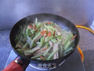 芹菜炒豆腐干的做法步骤：8
