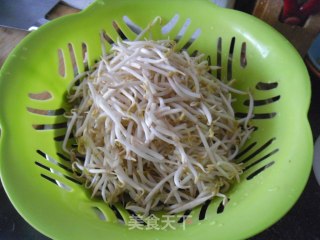 青椒炒豆芽的做法步骤：2