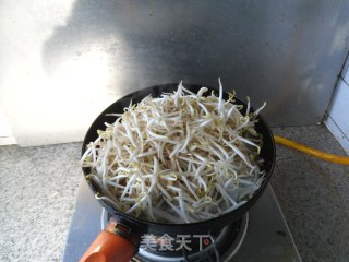 青椒炒豆芽的做法步骤：5