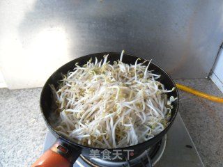 青椒炒豆芽的做法步骤：6