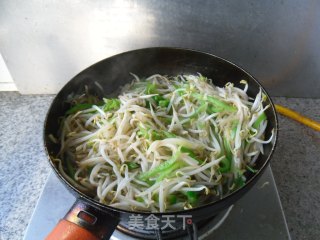 青椒炒豆芽的做法步骤：9