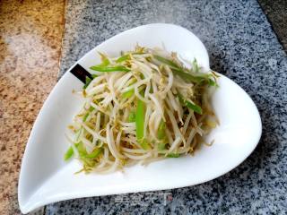 青椒炒豆芽的做法步骤：12