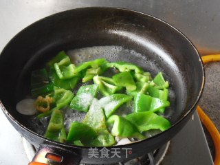 洋葱炒鸡蛋的做法步骤：7