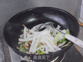 炒鱿鱼条的做法步骤：9