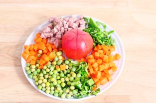 懒人电饭煲饭的做法步骤：1