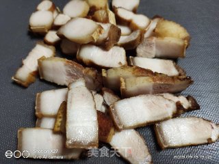 芋艿烧五花肉的做法步骤：1