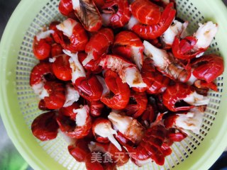 辣炒虾尾的做法步骤：1