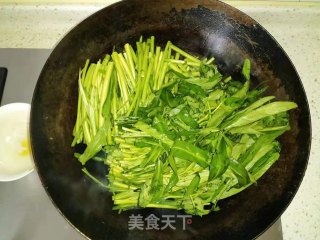清炒空心菜的做法步骤：3