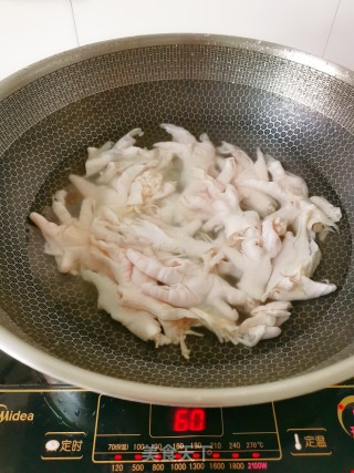 爆炒无骨凤爪的做法步骤：3